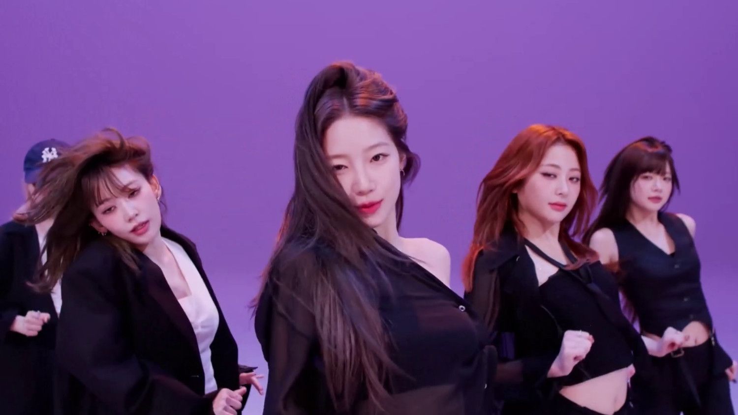 LE SSERAFIM (르세라핌) ‘HOT’ PMV
